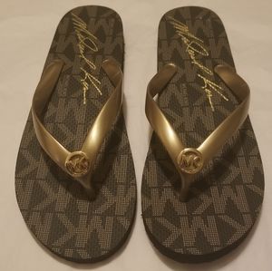 NWOT 11M Michael Kors Gold & Brown Flip Flops